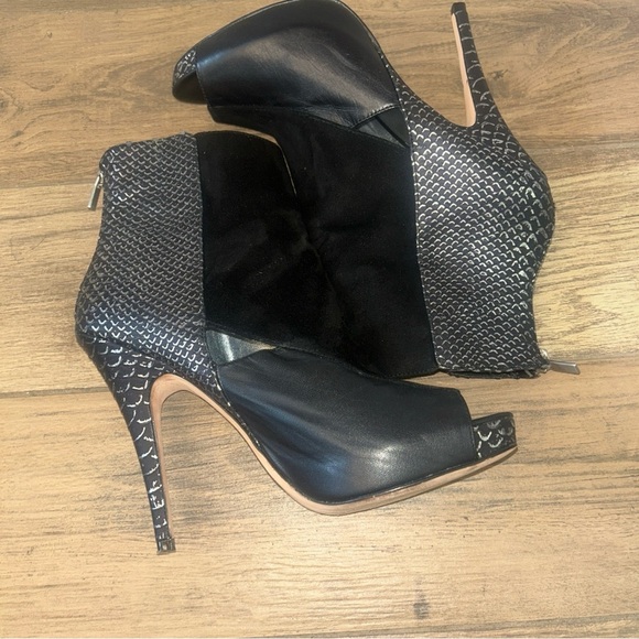 Charles David Black and Gray Snakeskin Heeled Boots